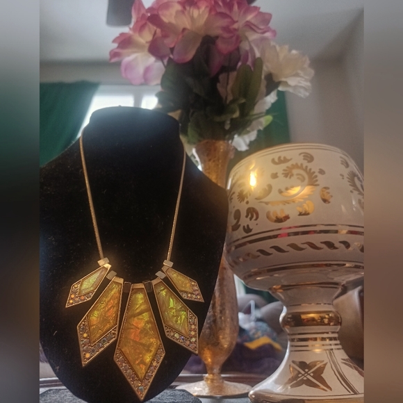 Gold tone statement Piece Necklace - Picture 1 of 3